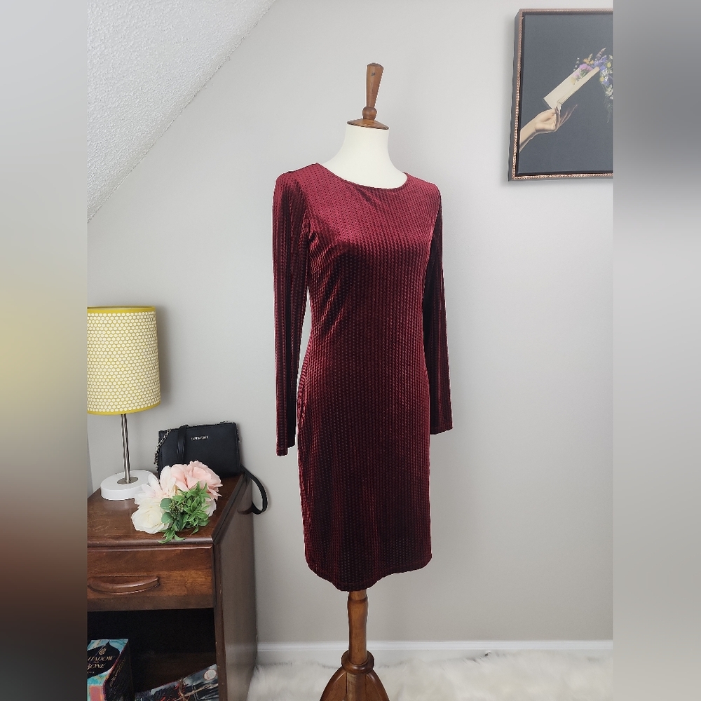 Tahari Red Velvet Long Sleeve Geometric Shift Dress